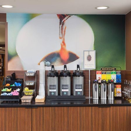 Fairfield Inn Manchester - Boston Regional Airport Екстер'єр фото