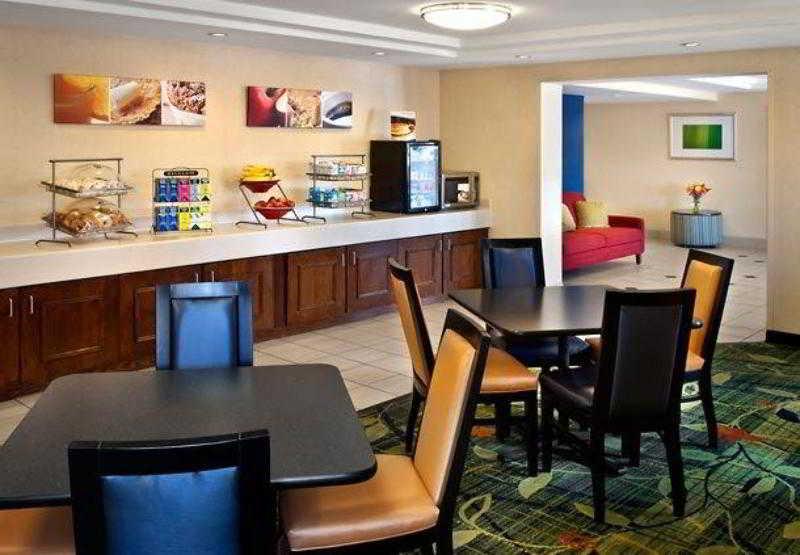 Fairfield Inn Manchester - Boston Regional Airport Екстер'єр фото