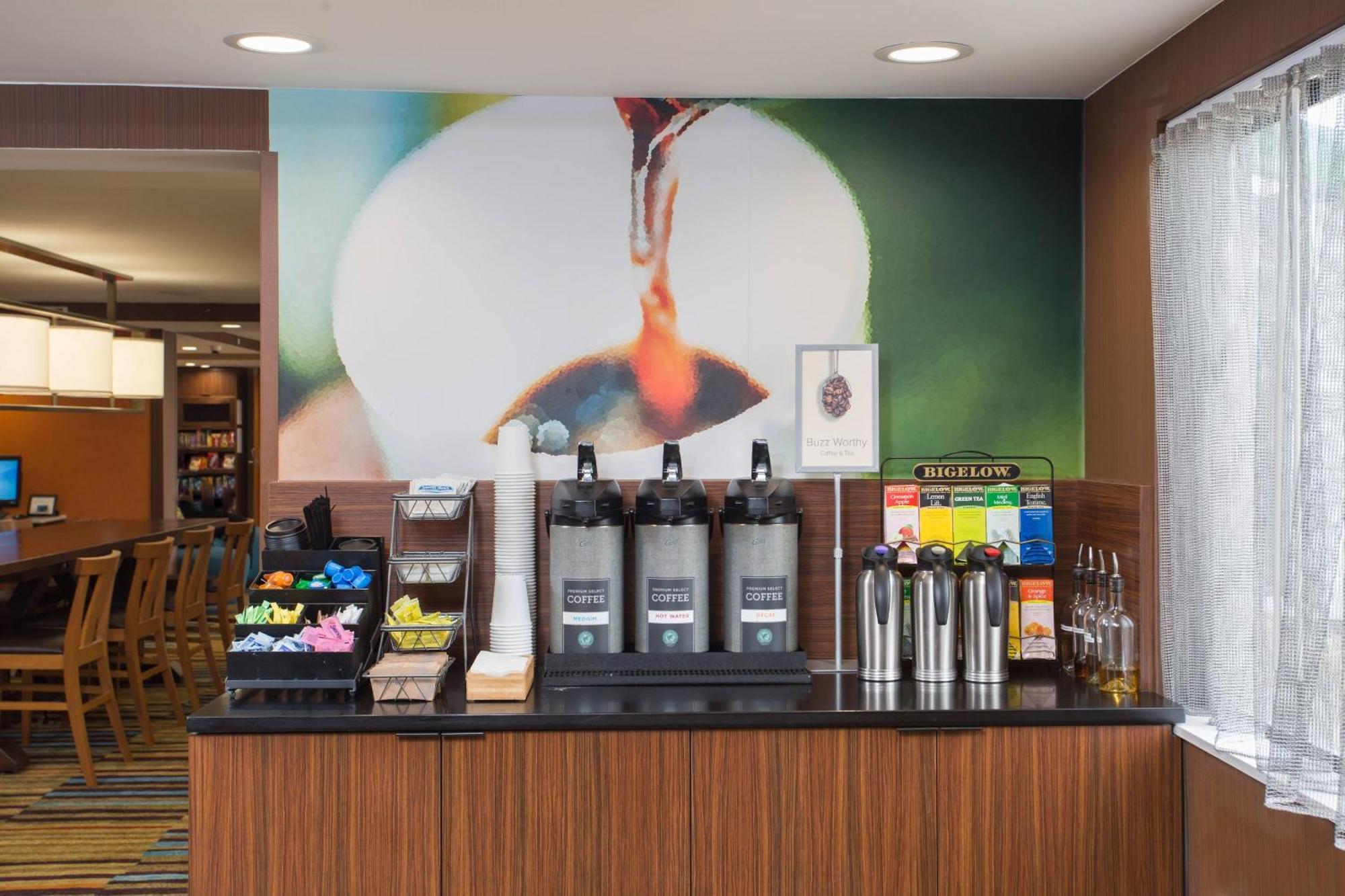 Fairfield Inn Manchester - Boston Regional Airport Екстер'єр фото