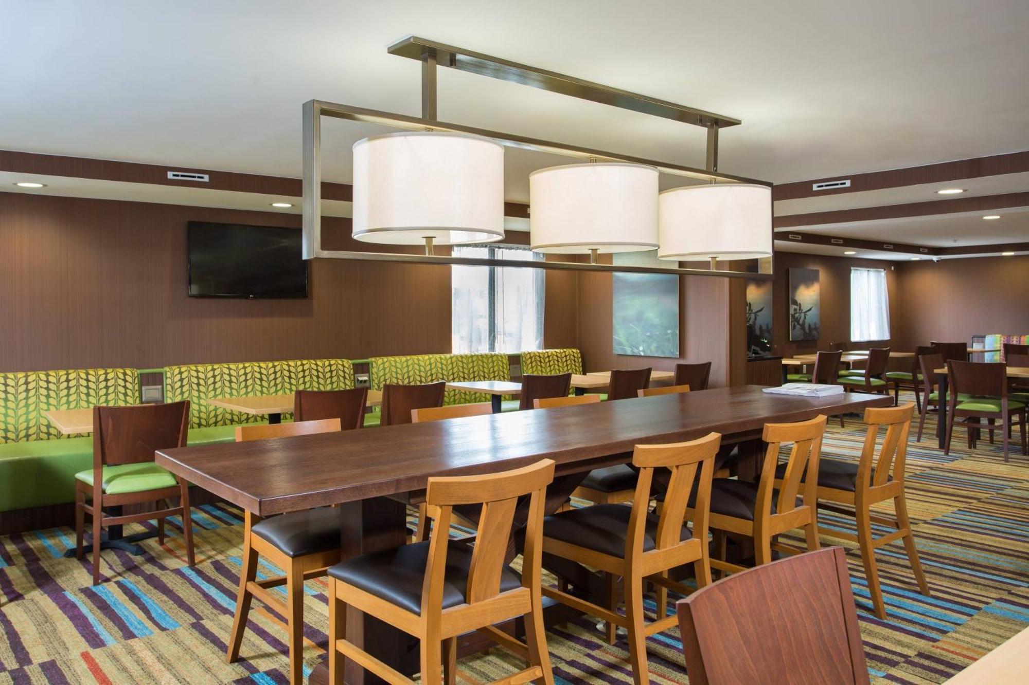 Fairfield Inn Manchester - Boston Regional Airport Екстер'єр фото