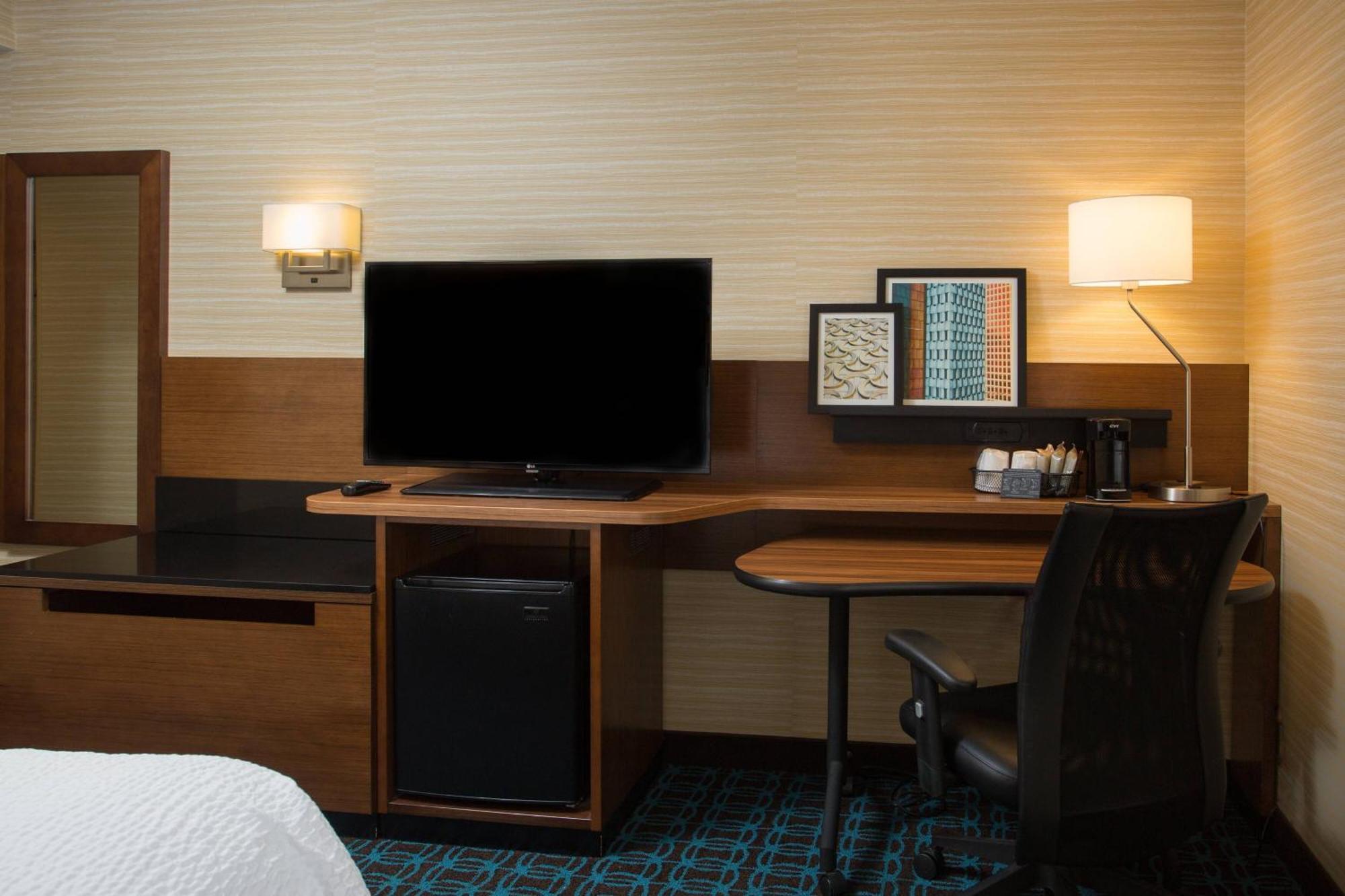 Fairfield Inn Manchester - Boston Regional Airport Екстер'єр фото