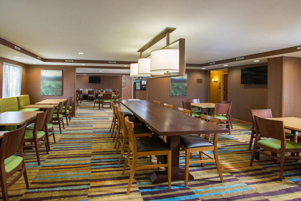 Fairfield Inn Manchester - Boston Regional Airport Екстер'єр фото